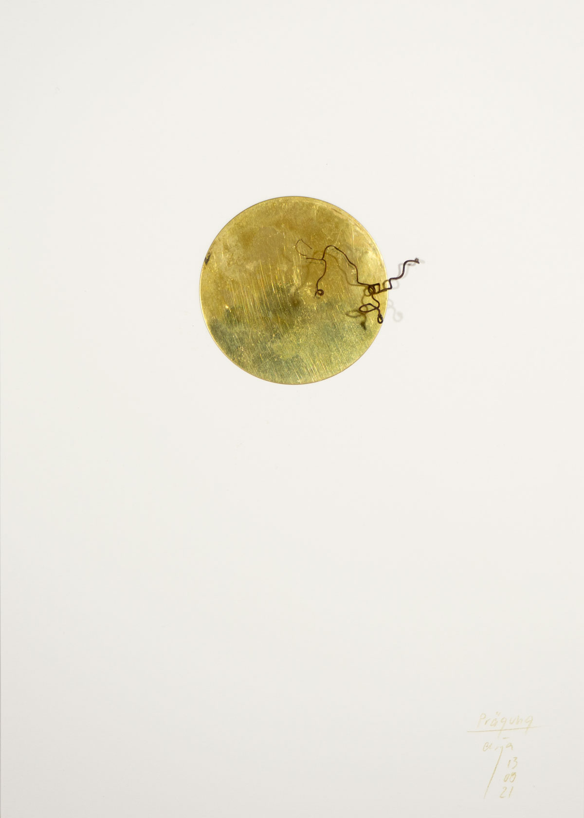 Anja Asche – Prägung, Din A4 Collagen Serie, Papier, Naturmaterialien, Messingscheibe, Kapa, 2021 / Imprint, Din A4 collage series, paper, natural materials, brass disc, Kapa// Berlin, Schwanenwerder, 2021