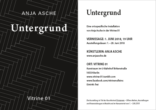 Einladungskarte, ortsspezifische Installation von ANJA ASCHE in der Vitrine 01 – Kunstraum im U-Bahnhof Birkenstraße, 10559 Berlin
